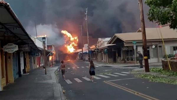 州长表示，毛伊岛火灾死亡人数激增至53人，可能会更高一千多幢建筑物被烧毁